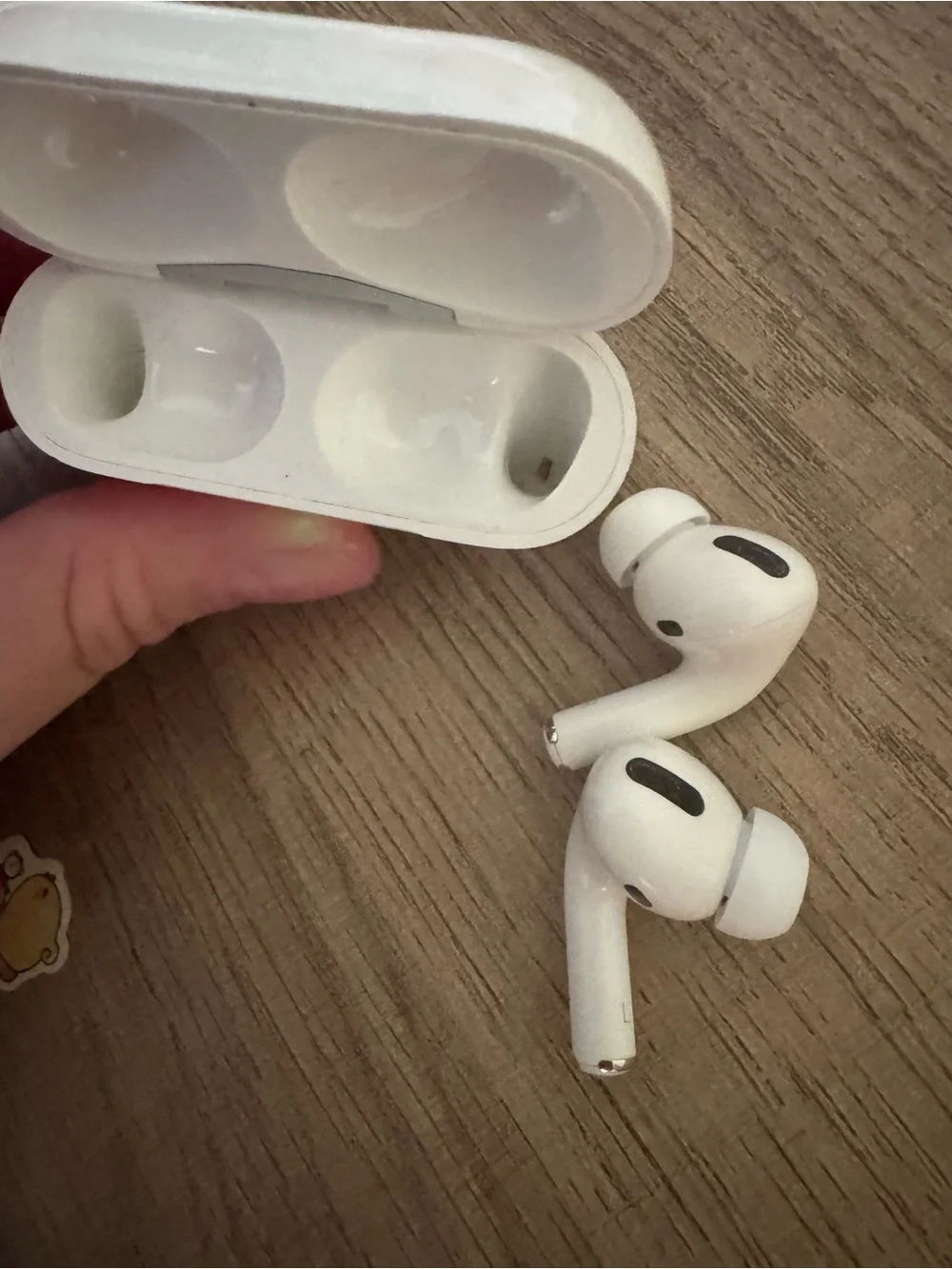 Apple AirPods Pro (White) with Charging Case